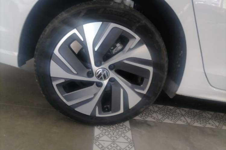 Used Volkswagen Bora 2023 200TSI DSG YueXing PRO Edition Right Rear Wheel Hub