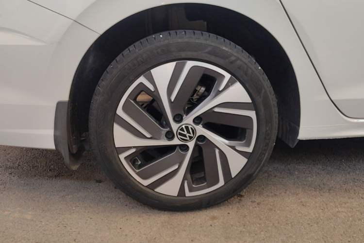 Used Volkswagen Bora 2023 200TSI DSG YueXing PRO Edition Right Rear Wheel Hub
