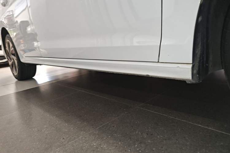 Used Volkswagen Bora 2023 200TSI DSG SmartDrive PRO Edition Right Side Sill