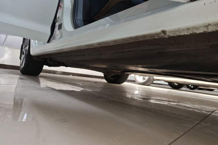 Used Volkswagen Bora 2023 200TSI DSG SmartDrive PRO Edition Right Side Sill