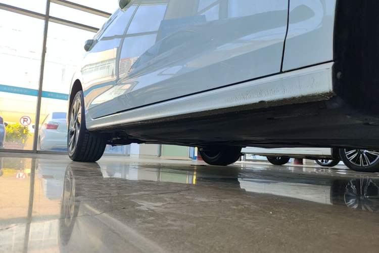 Used Volkswagen Bora 2023 300TSI DSG Prestige Edition Right Side Sill