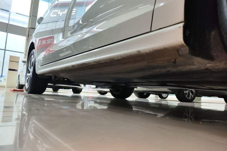 Used Volkswagen Bora 2023 280TSI DSG Comfort Edition Right Side Sill