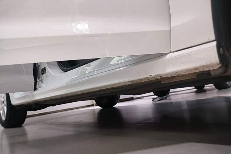 Used Volkswagen Bora 2023 200TSI DSG Comfort Edition Right Side Sill