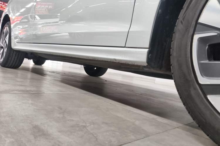Used Volkswagen Bora 2023 200TSI DSG YueXing PRO Edition Right Side Sill
