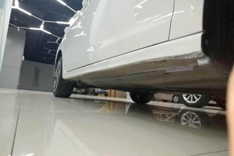 Used Volkswagen Bora 2023 300TSI DSG Prestige Edition Right Side Sill