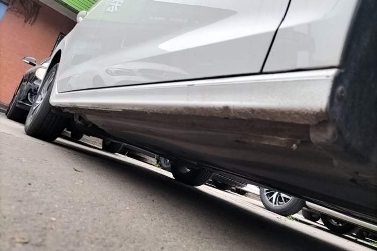Used Volkswagen Bora 2023 280TSI DSG Comfort Edition Right Side Sill