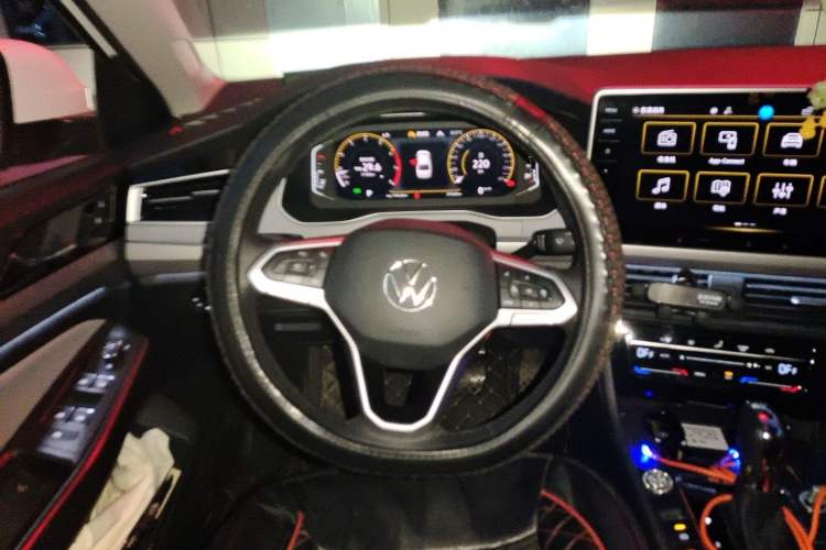 Used Volkswagen Bora 2023 300TSI DSG Prestige Edition Steering Wheel