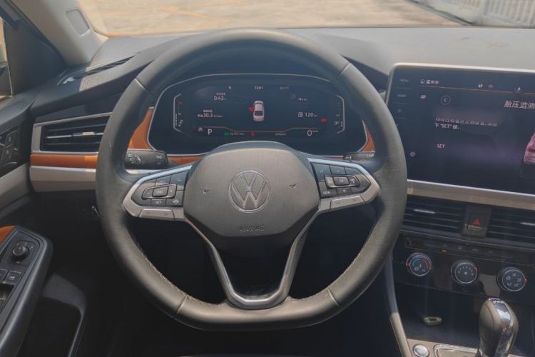 Used Volkswagen Bora 2023 200TSI DSG YueXing PRO Edition Steering Wheel