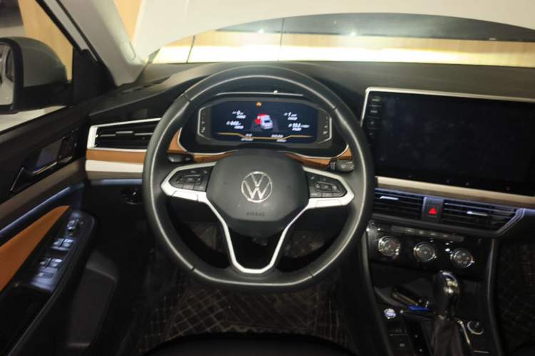 Used Volkswagen Bora 2023 200TSI DSG YueXing PRO Edition Steering Wheel