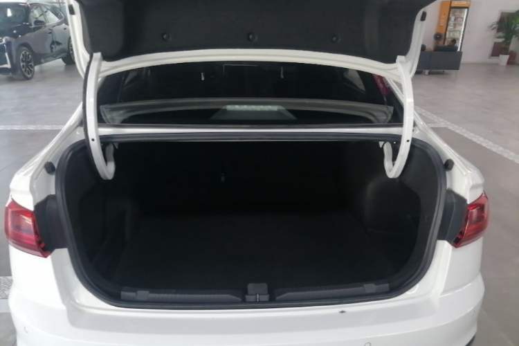 Used Volkswagen Bora 2023 200TSI DSG YueXing PRO Edition Trunk