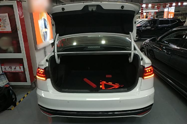 Used Volkswagen Bora 2023 200TSI DSG YueXing PRO Edition Trunk