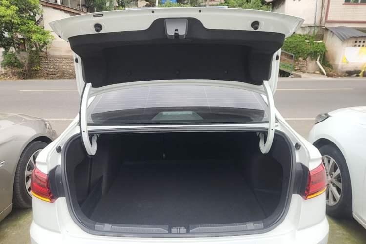 Used Volkswagen Bora 2023 200TSI DSG YueXing PRO Edition Trunk