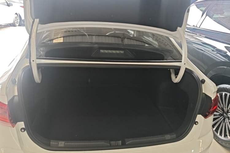 Used Volkswagen Bora 2023 200TSI DSG YueXing PRO Edition Trunk