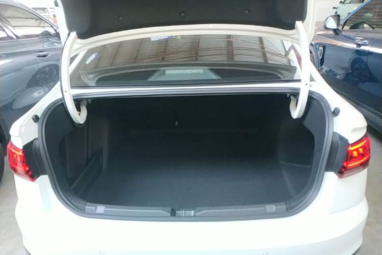 Used Volkswagen Bora 2023 200TSI DSG YueXing PRO Edition Trunk