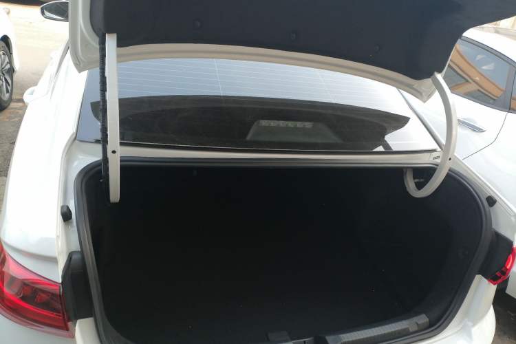 Used Volkswagen Bora 2023 1.5L Automatic Changer Limited Edition Trunk