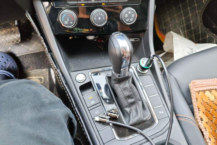 Used Volkswagen Bora 2023 200TSI DSG YueXing PRO Edition Gear Lever