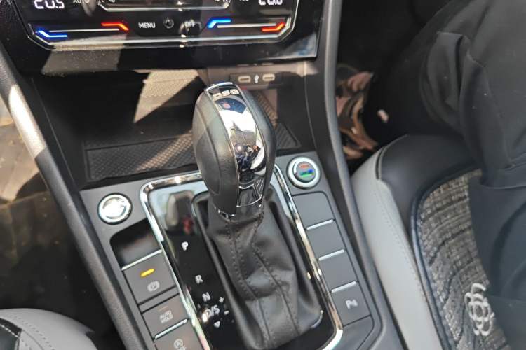 Used Volkswagen Bora 2023 280TSI DSG Prestige Edition Gear Lever