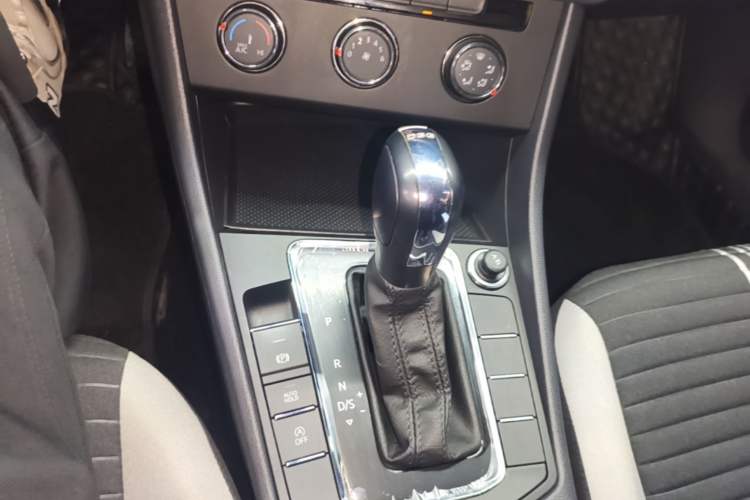 Used Volkswagen Bora 2023 200TSI DSG Comfort Edition Gear Lever