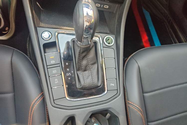 Used Volkswagen Bora 2023 200TSI DSG SmartDrive PRO Edition Gear Lever