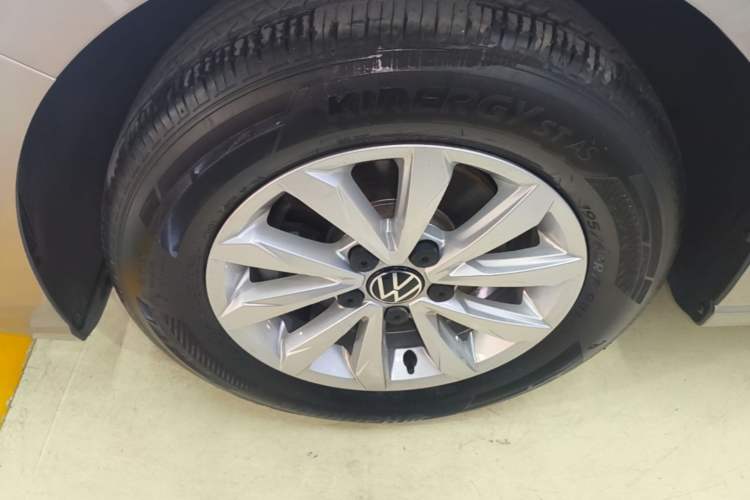 Used Volkswagen Bora 2023 200TSI DSG Comfort Edition Left Front Wheel Hub