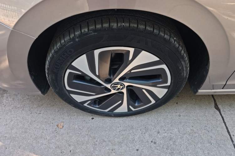 Used Volkswagen Bora 2023 200TSI DSG SmartDrive PRO Edition Left Front Wheel Hub