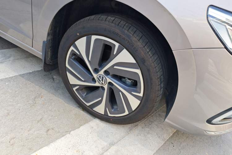 Used Volkswagen Bora 2023 200TSI DSG YueXing PRO Edition Right Front Wheel Hub