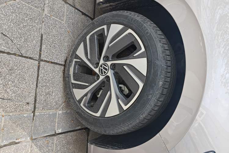 Used Volkswagen Bora 2023 280TSI DSG Prestige Edition Right Front Wheel Hub