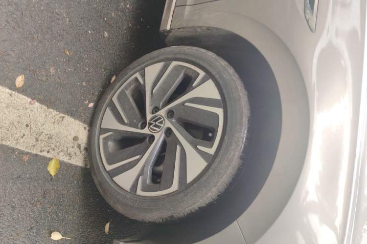 Used Volkswagen Bora 2023 280TSI DSG Prestige Edition Right Front Wheel Hub