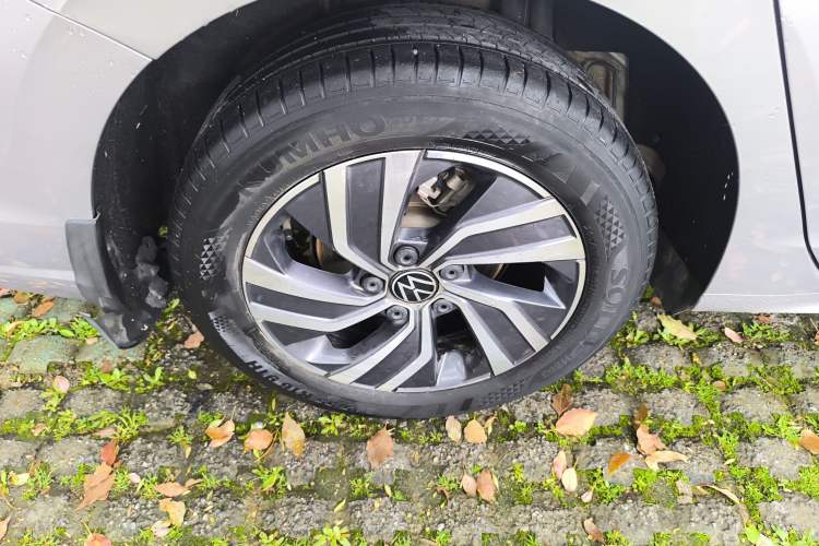 Used Volkswagen Bora 2023 200TSI DSG Enjoyment Edition Right Rear Wheel Hub