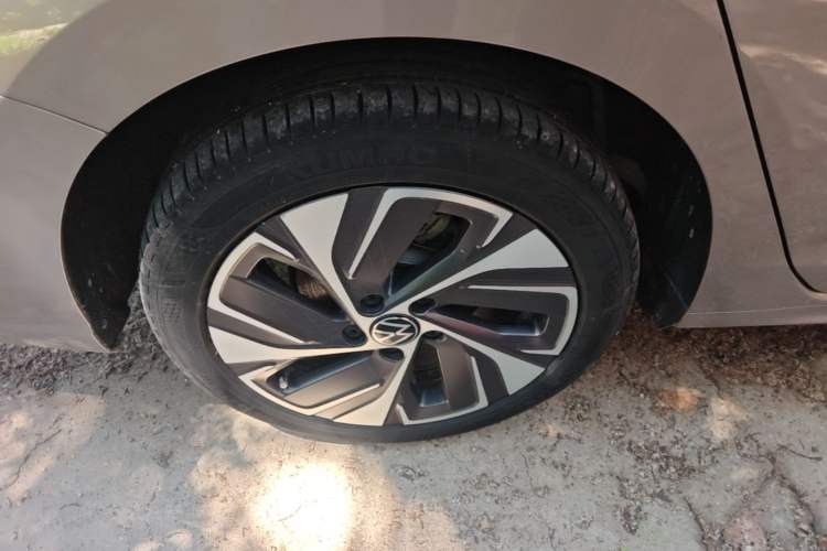 Used Volkswagen Bora 2023 200TSI DSG SmartDrive PRO Edition Right Rear Wheel Hub