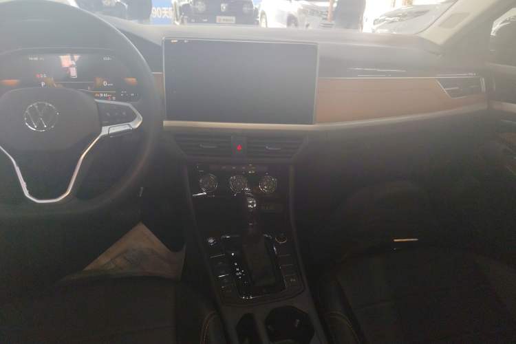 Used Volkswagen Bora 2024 280TSI DSG Comfort Edition Audio And AC Panel