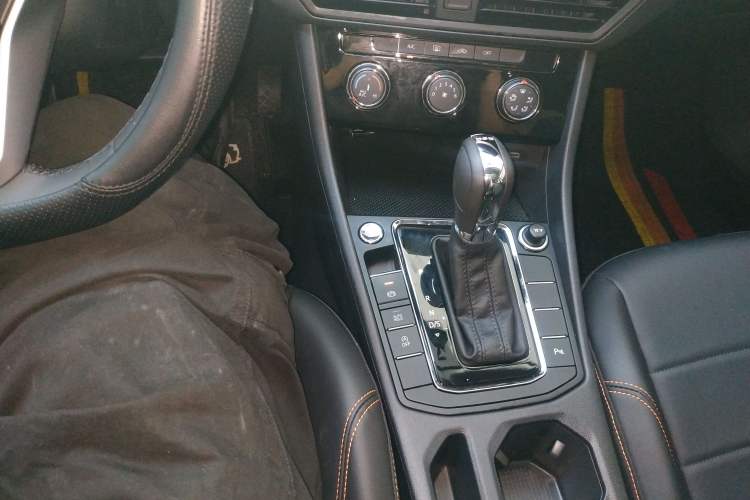 Used Volkswagen Bora 2024 200TSI DSG EnjoyDrive PRO Edition Gear Lever