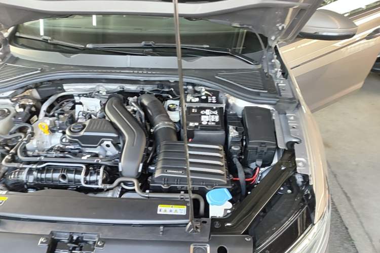 Used Volkswagen Bora 2024 300TSI DSG Prestige Edition Engine Bay Left