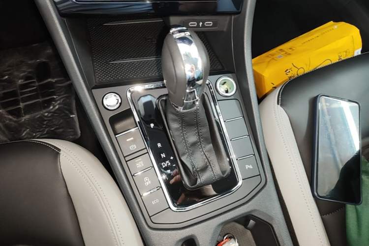 Used Volkswagen Bora 2024 300TSI DSG Prestige Edition Gear Lever