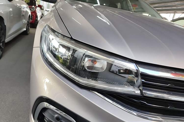 Used Volkswagen Bora 2024 300TSI DSG Prestige Edition Right Front Headlight