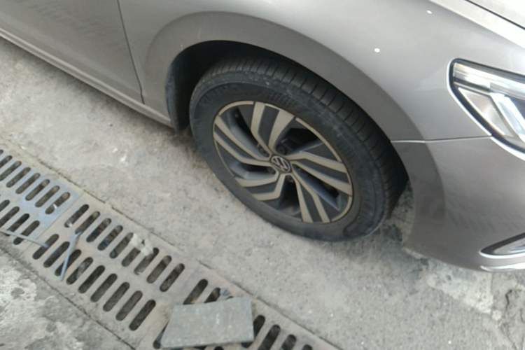 Used Volkswagen Bora 2024 200TSI DSG Smart Drive Edition Right Front Wheel Hub
