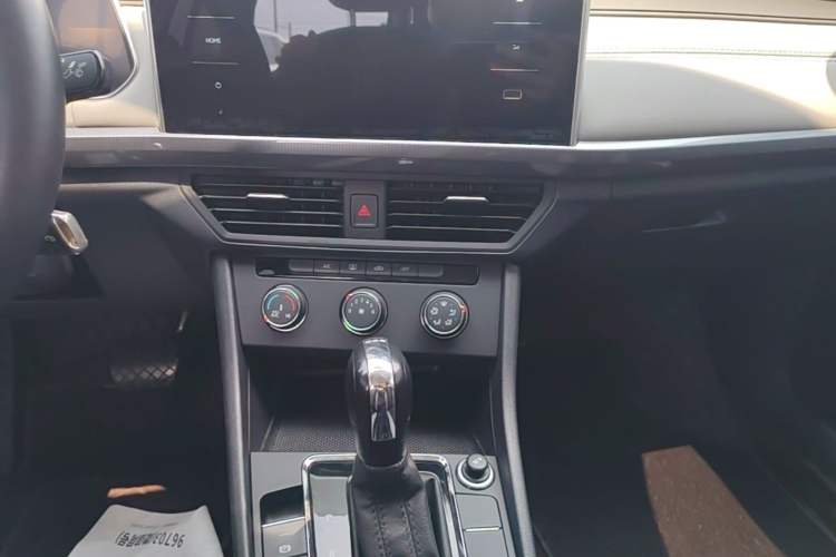 Used Volkswagen Bora 2024 200TSI DSG Comfort Edition Audio And AC Panel