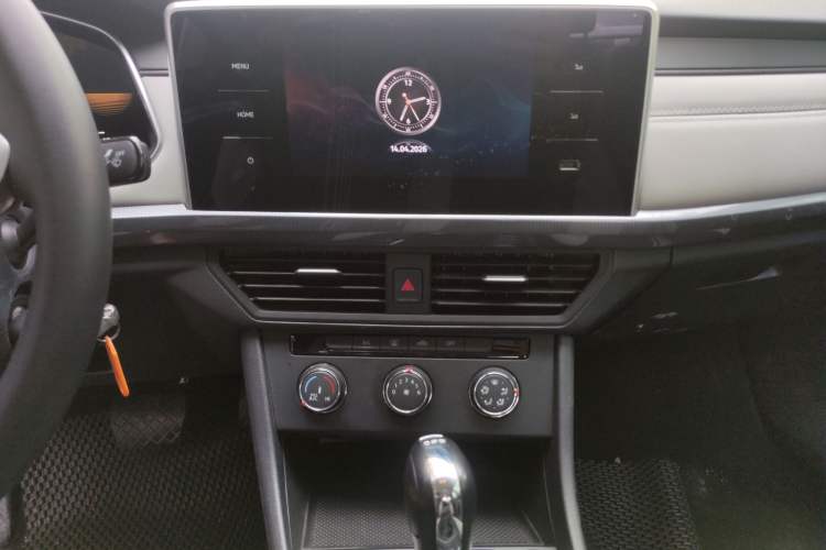 Used Volkswagen Bora 2024 200TSI DSG Comfort Edition Audio And AC Panel