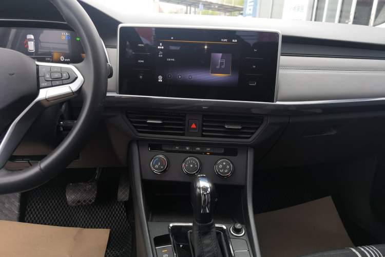 Used Volkswagen Bora 2024 200TSI DSG Comfort Edition Audio And AC Panel