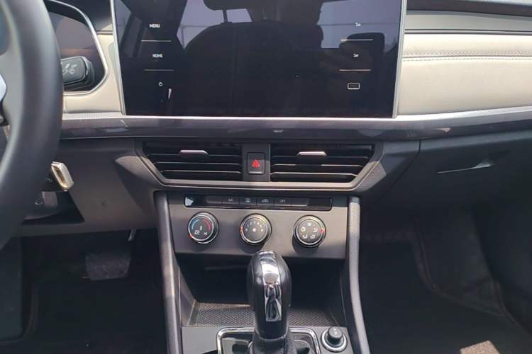 Used Volkswagen Bora 2024 200TSI DSG Comfort Edition Audio And AC Panel