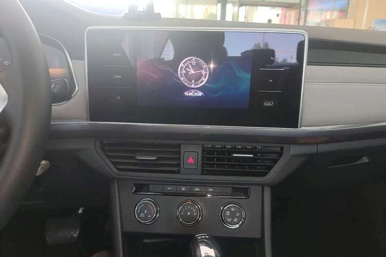 Used Volkswagen Bora 2024 200TSI DSG Comfort Edition Audio And AC Panel