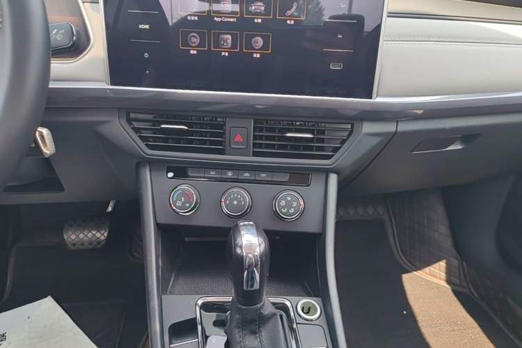 Used Volkswagen Bora 2024 200TSI DSG Comfort Edition Audio And AC Panel