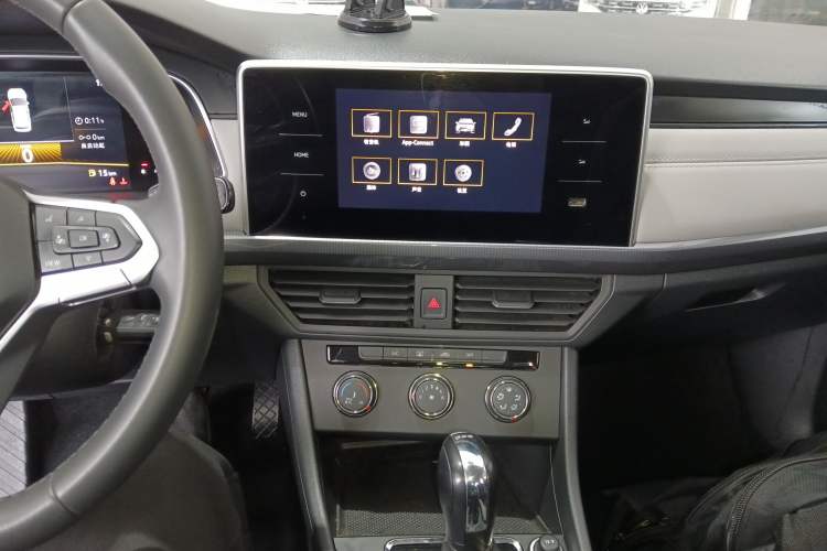 Used Volkswagen Bora 2024 200TSI DSG Comfort Edition Audio And AC Panel