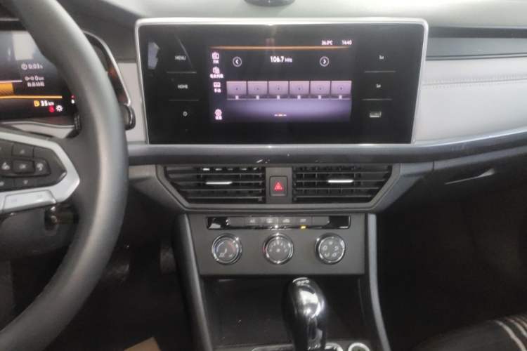 Used Volkswagen Bora 2024 200TSI DSG Comfort Edition Audio And AC Panel