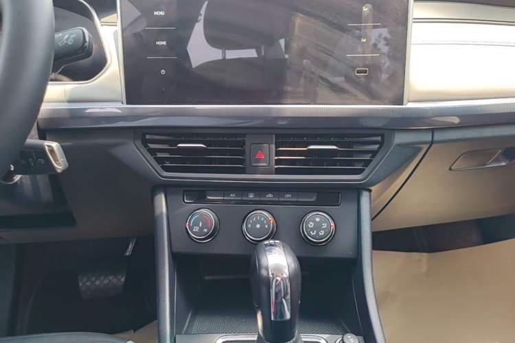 Used Volkswagen Bora 2024 200TSI DSG Comfort Edition Audio And AC Panel