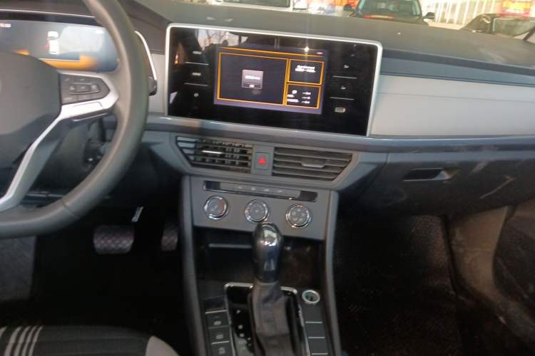 Used Volkswagen Bora 2024 200TSI DSG Comfort Edition Audio And AC Panel