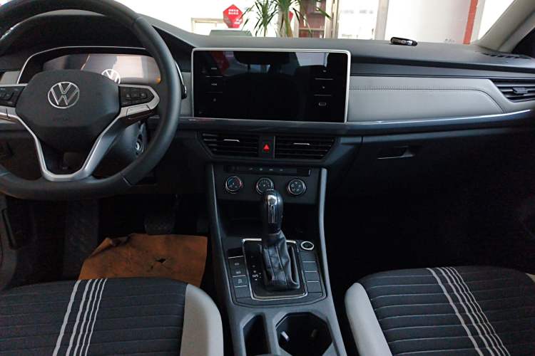 Used Volkswagen Bora 2024 200TSI DSG Comfort Edition Audio And AC Panel
