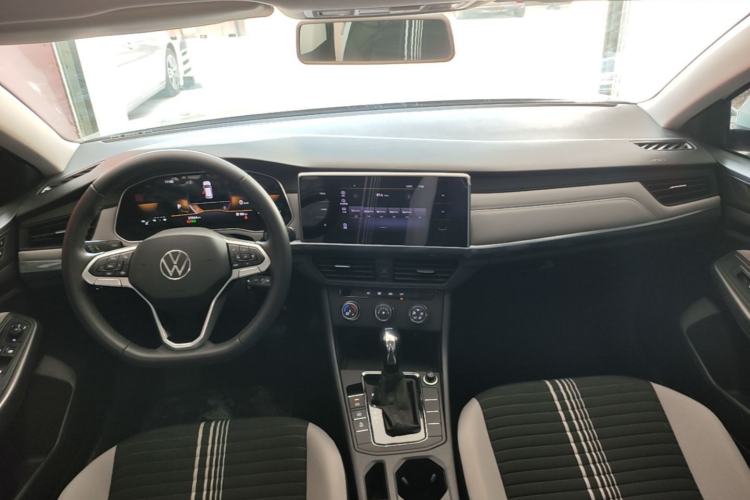 Used Volkswagen Bora 2024 200TSI DSG Comfort Edition Center Console