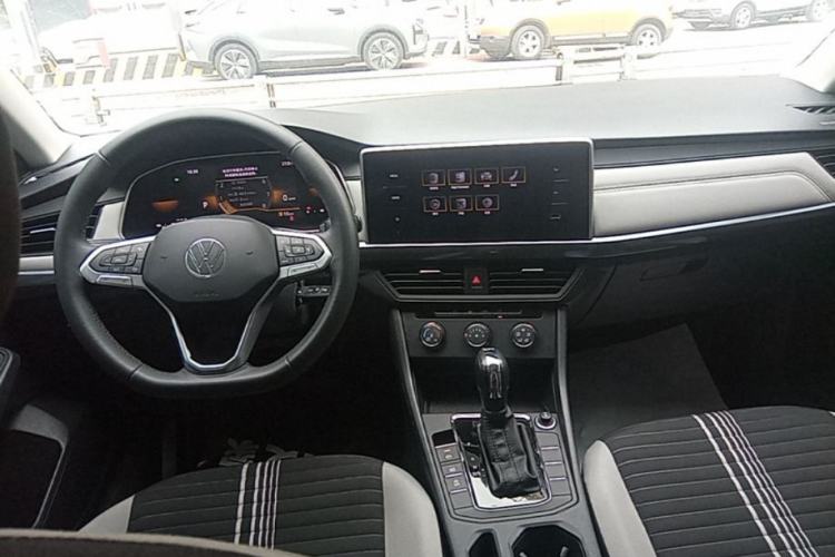 Used Volkswagen Bora 2024 200TSI DSG Comfort Edition Center Console