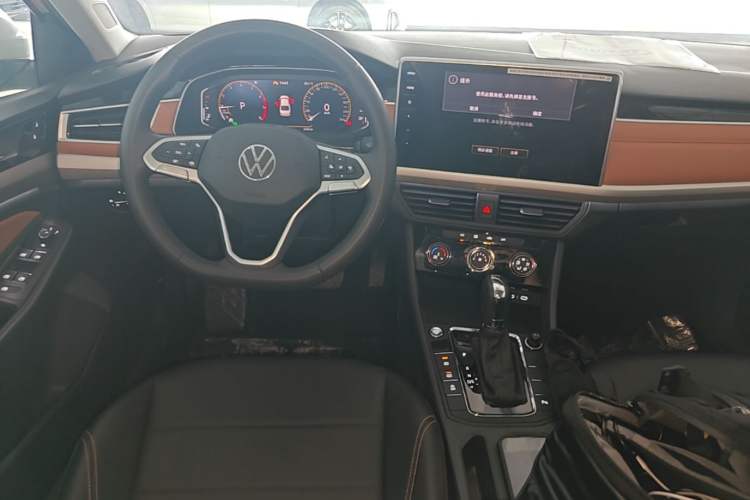 Used Volkswagen Bora 2024 200TSI DSG EnjoyDrive PRO Edition Center Console